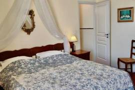 Beautiful Bourgeoise House, Entirely Renovated With Taste, Offering 7 Bedrooms, 7 Bathrooms And Annexes On A 870 M2 Plot With Pool. Beautiful Bourgeoise House, Entirely Renovated With Taste, Offering 7 Bedrooms, 7 Bathrooms And Annexes On A 870 M2 Plot With Pool.