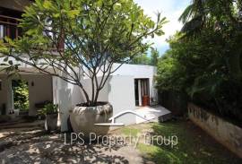 Unique 4 Bed Luxury Villa close to town (Sea Views)