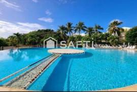 SUPERBE APPARTEMENT AVEC VUE SUR LA PISCINE