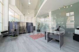 Commercial space for rent in Alto de Santa Catarina, in Linda-a-Velha.