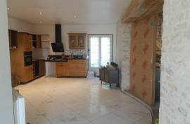 Partially Renovated Single-Storey Old Barn - €129,000