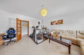 2 bedroom apartment located about 600 meters from the beach in Quarteira 2 bedroom apartment located about 600 meters from the beach in Quarteira