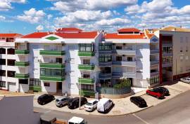 2 bedroom apartment located about 600 meters from the beach in Quarteira