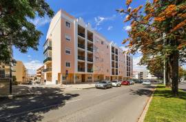 1+3 bedroom apartment with sea view from the terrace in Quarteira