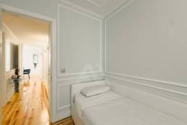 Apartamento T2 Totalmente Renovado e Mobilado em Lisboa