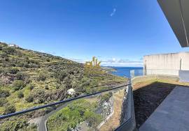 3 bedroom villa with sea view and pool
