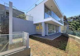 3 bedroom villa with sea view and pool