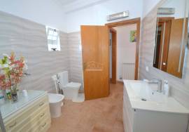 Classic 3-Bedroom Villa with Pool and Garage Classic 3-Bedroom Villa with Pool and Garage