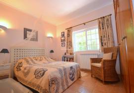 Classic 3-Bedroom Villa with Pool and Garage Classic 3-Bedroom Villa with Pool and Garage