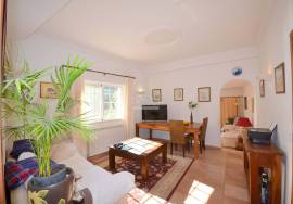 Classic 3-Bedroom Villa with Pool and Garage Classic 3-Bedroom Villa with Pool and Garage