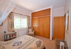 Classic 3-Bedroom Villa with Pool and Garage Classic 3-Bedroom Villa with Pool and Garage