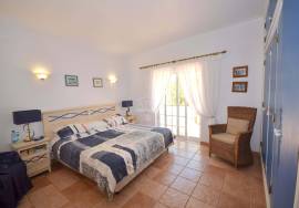 Classic 3-Bedroom Villa with Pool and Garage Classic 3-Bedroom Villa with Pool and Garage