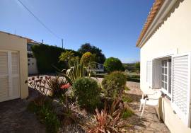 Classic 3-Bedroom Villa with Pool and Garage Classic 3-Bedroom Villa with Pool and Garage