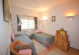 Classic 3-Bedroom Villa with Pool and Garage Classic 3-Bedroom Villa with Pool and Garage