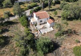 Charming Country Villa with Annex & Large Plot for Sale in Paderne, Algarve