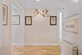 4-bedroom apartment in a lush historic residence with pool, gym, sauna, storage and parking in Estoril 4-bedroom apartment in a lush historic residence with pool, gym, sauna, storage and parking in Estoril