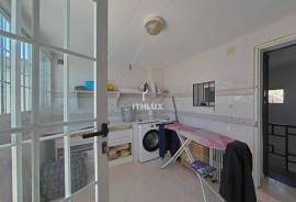 Renovated semi-detached villa with private garage, two patios and swimming pool in East Seville