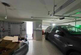 Renovated semi-detached villa with private garage, two patios and swimming pool in East Seville