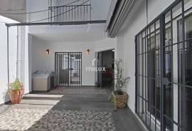 Renovated semi-detached villa with private garage, two patios and swimming pool in East Seville