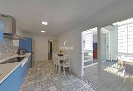 Renovated semi-detached villa with private garage, two patios and swimming pool in East Seville