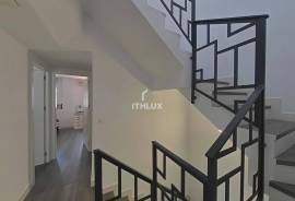 Renovated semi-detached villa with private garage, two patios and swimming pool in East Seville