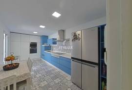 Renovated semi-detached villa with private garage, two patios and swimming pool in East Seville