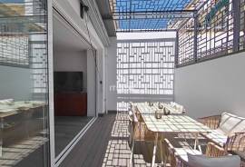 Renovated semi-detached villa with private garage, two patios and swimming pool in East Seville