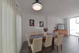 Renovated semi-detached villa with private garage, two patios and swimming pool in East Seville