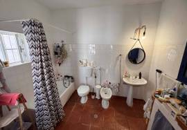 Typical and cozy 3 bedroom villa located in a village, in Mértola, with terrace and ready to move in. Typical and cozy 3 bedroom villa located in a village, in Mértola, with terrace and ready to move in.