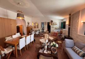 Typical and cozy 3 bedroom villa located in a village, in Mértola, with terrace and ready to move in. Typical and cozy 3 bedroom villa located in a village, in Mértola, with terrace and ready to move in.