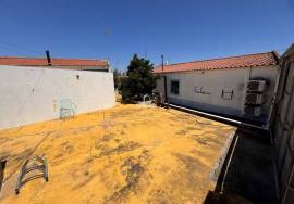 Typical and cozy 3 bedroom villa located in a village, in Mértola, with terrace and ready to move in. Typical and cozy 3 bedroom villa located in a village, in Mértola, with terrace and ready to move in.