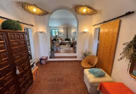 Typical and cozy 3 bedroom villa located in a village, in Mértola, with terrace and ready to move in. Typical and cozy 3 bedroom villa located in a village, in Mértola, with terrace and ready to move in.