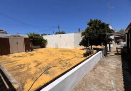 Typical and cozy 3 bedroom villa located in a village, in Mértola, with terrace and ready to move in. Typical and cozy 3 bedroom villa located in a village, in Mértola, with terrace and ready to move in.
