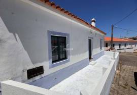 Typical and cozy 3 bedroom villa located in a village, in Mértola, with terrace and ready to move in. Typical and cozy 3 bedroom villa located in a village, in Mértola, with terrace and ready to move in.