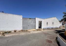 Typical and cozy 3 bedroom villa located in a village, in Mértola, with terrace and ready to move in. Typical and cozy 3 bedroom villa located in a village, in Mértola, with terrace and ready to move in.