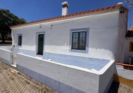 Typical and cozy 3 bedroom villa located in a village, in Mértola, with terrace and ready to move in.