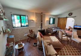Typical and cozy 3 bedroom villa located in a village, in Mértola, with terrace and ready to move in. Typical and cozy 3 bedroom villa located in a village, in Mértola, with terrace and ready to move in.