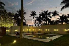 Spectacular Villa with Pool and 1,000 m² of Land on Quadra da Praia | Pernambuco Beach, Guarujá Spectacular Villa with Pool and 1,000 m² of Land on Quadra da Praia | Pernambuco Beach, Guarujá