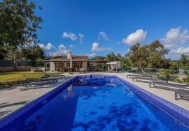 Beautifully Restored Traditional Portuguese Home with Heated Pool near Santa Barbara de Nexe