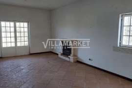 Farm consisting of a 4 bedroom villa and a warehouse with 5750 m2 located in Borba Farm consisting of a 4 bedroom villa and a warehouse with 5750 m2 located in Borba