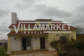 Farm consisting of a 4 bedroom villa and a warehouse with 5750 m2 located in Borba Farm consisting of a 4 bedroom villa and a warehouse with 5750 m2 located in Borba