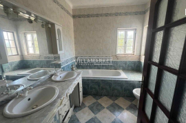 Farm consisting of a 4 bedroom villa and a warehouse with 5750 m2 located in Borba Farm consisting of a 4 bedroom villa and a warehouse with 5750 m2 located in Borba