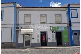 5 bedroom bank house consisting of 2 floors and patio located in the center of the village of Redondo