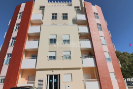 3 bedroom bank apartment with sea view and 1 parking lot in the basement located in Quinta de Betunes in Loulé