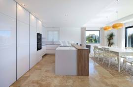 Single Storey 3 Bedroom Villa with Pool, next to Ria Formosa, Faro