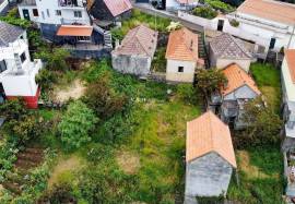 Charming and Versatile Property in Calheta Charming and Versatile Property in Calheta