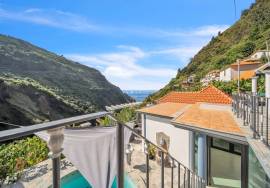 Serene Retreat: Greek-style Home in Madalena do Mar Serene Retreat: Greek-style Home in Madalena do Mar