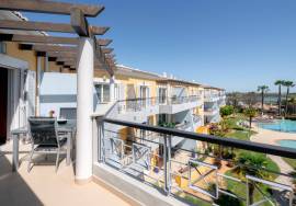 Top floor 1 bed with the most amazing estuary and sea views Top floor 1 bed with the most amazing estuary and sea views
