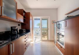 Top floor 1 bed with the most amazing estuary and sea views Top floor 1 bed with the most amazing estuary and sea views