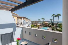 Top floor 1 bed with the most amazing estuary and sea views Top floor 1 bed with the most amazing estuary and sea views